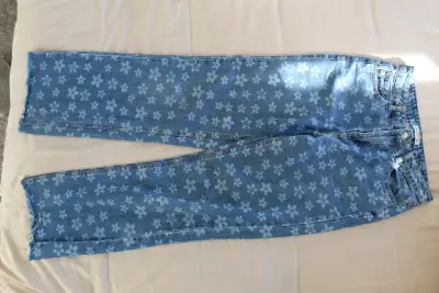 Jeans de mezclilla con estampado floral - miniatura 1