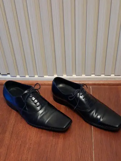 Zapatos formales de cuero negro para hombre - miniatura 1