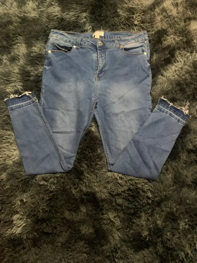 Jeans azul desgastado para mujer