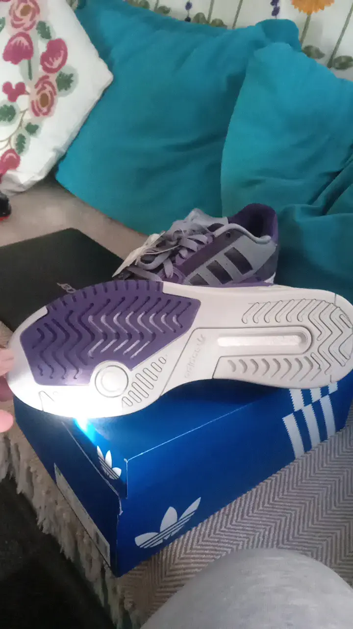 Zapatillas Adidas moradas y grises nuevas - 4
