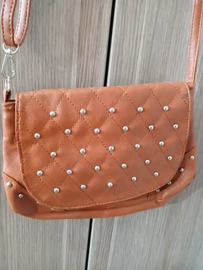 Bandolera marrón con tachas - miniatura 1
