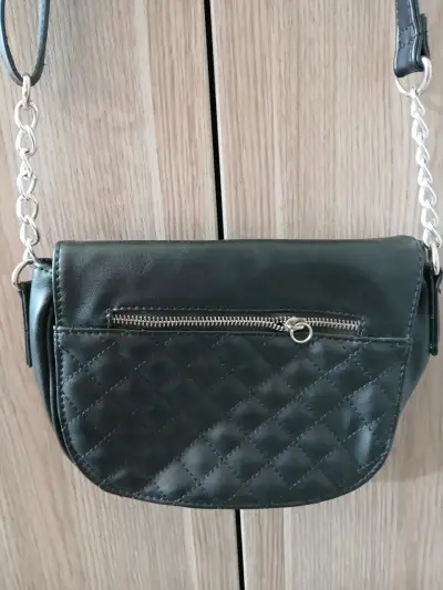 Bandolera negra con diseño acolchado - miniatura 1