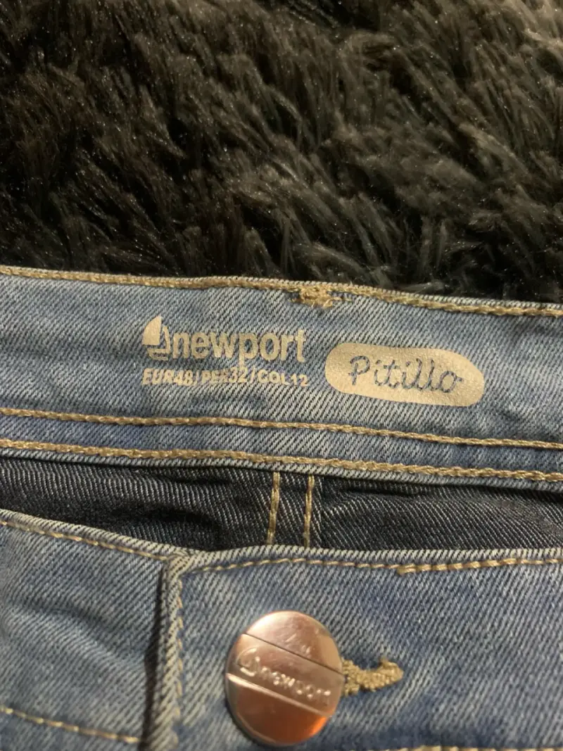 Jeans celestes con detalles de perlas - 4