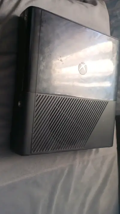 Consola Xbox 360 en buen estado - miniatura 2