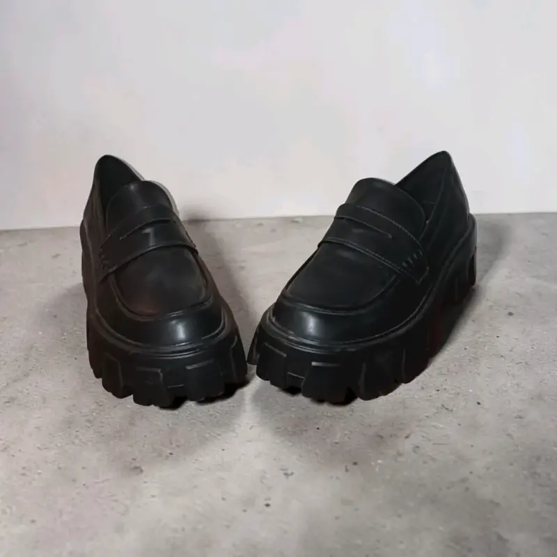 Mocasines negros con plataforma