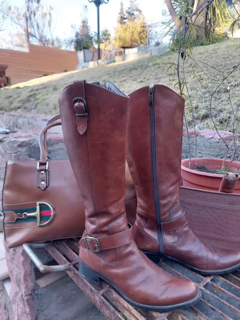 Botas de cuero marrón con hebilla - 2