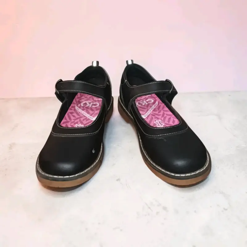 Zapatos escolares negros