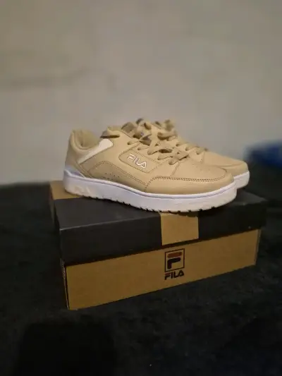 Zapatillas Fila beige para mujer - miniatura 1