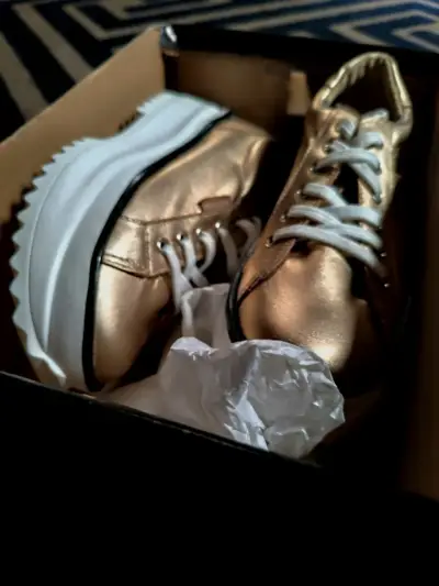 Zapatillas doradas con plataforma - miniatura 1