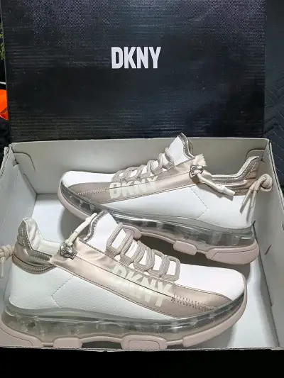 Zapatillas DKNY blancas con suela transparente - miniatura 1