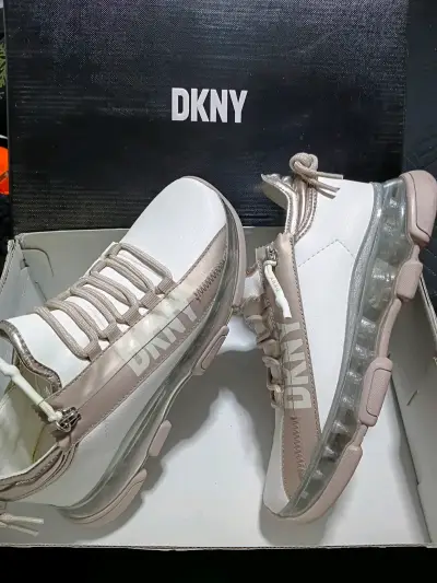 Zapatillas DKNY blancas con suela transparente - miniatura 2