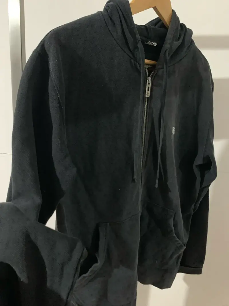 Polerón Vans negro con capucha y cierre