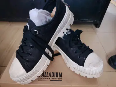 Zapatillas Palladium negras usadas - miniatura 1