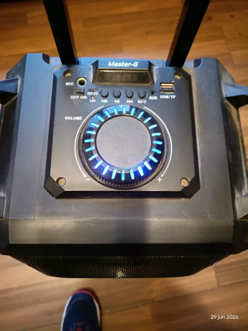Parlante portátil Master G con luces LED - 2