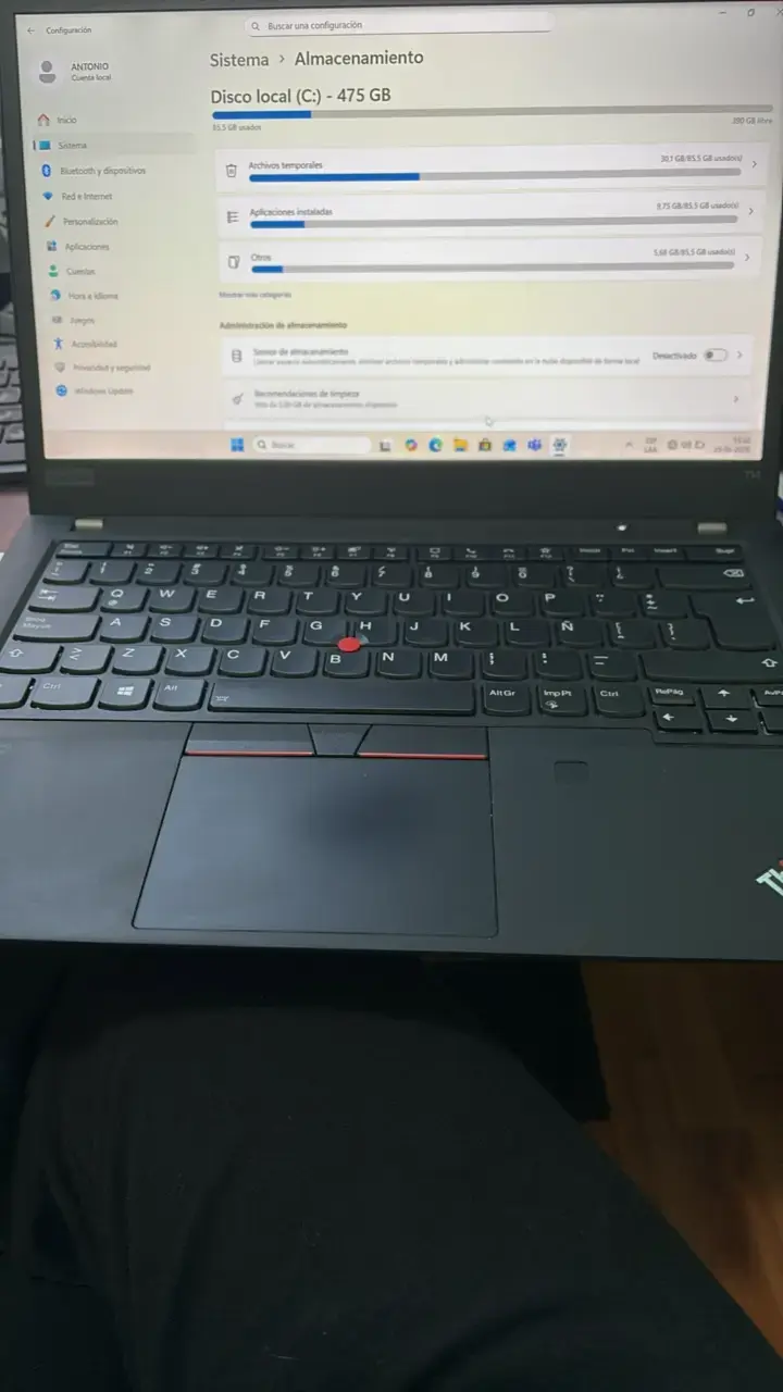 Laptop Lenovo ThinkPad con pantalla de 14 pulgadas - 1
