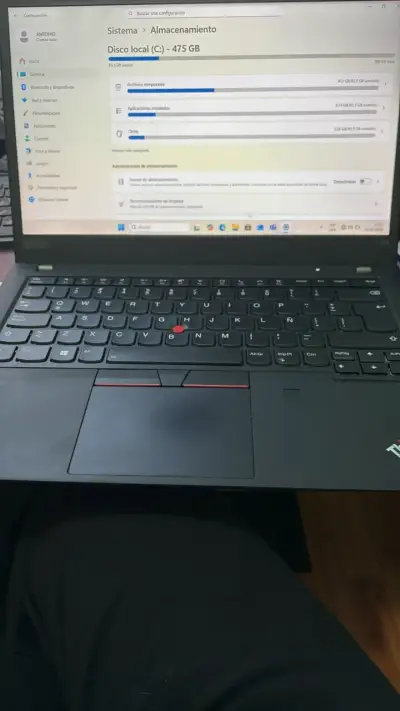 Laptop Lenovo ThinkPad con pantalla de 14 pulgadas - miniatura 1