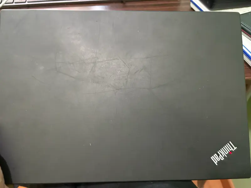 Laptop Lenovo ThinkPad con pantalla de 14 pulgadas - 4