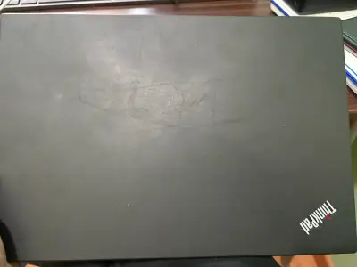 Laptop Lenovo ThinkPad con pantalla de 14 pulgadas - miniatura 4