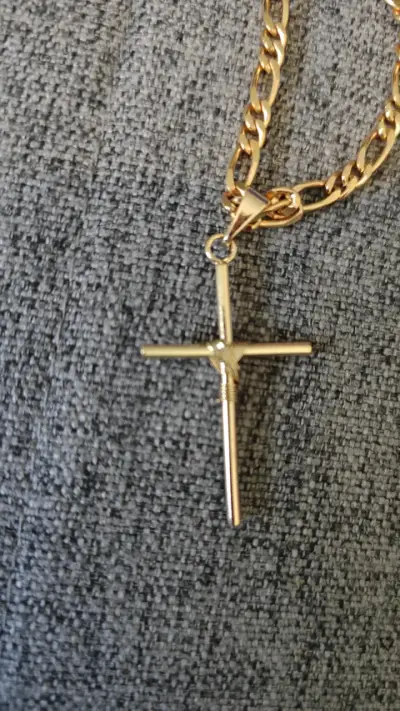 Collar de cadena dorada con cruz - miniatura 2