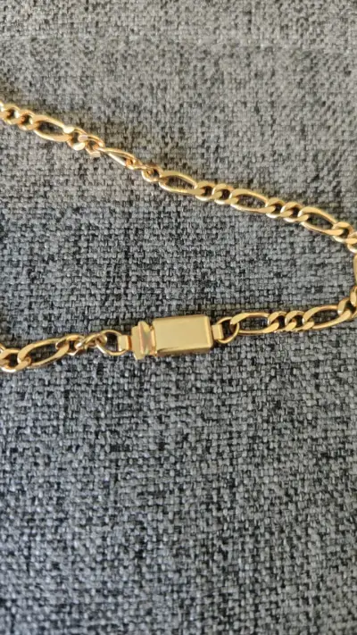 Collar de cadena dorada con cruz - miniatura 3
