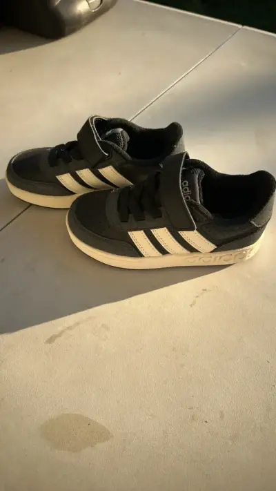 Zapatillas Adidas Niño Talla 28 (16,5 cm) - Nuevas - miniatura 1