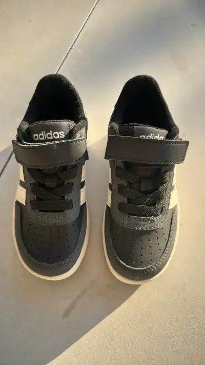 Zapatillas Adidas Niño Talla 28 (16,5 cm) - Nuevas - miniatura 2