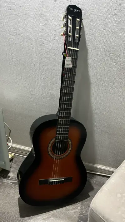 Guitarra clásica acústica color sunburst - miniatura 2