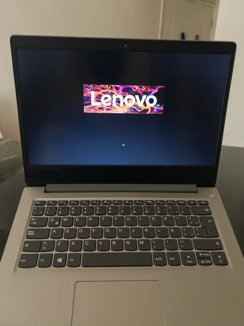 Laptop Lenovo con cargador y caja original - 5