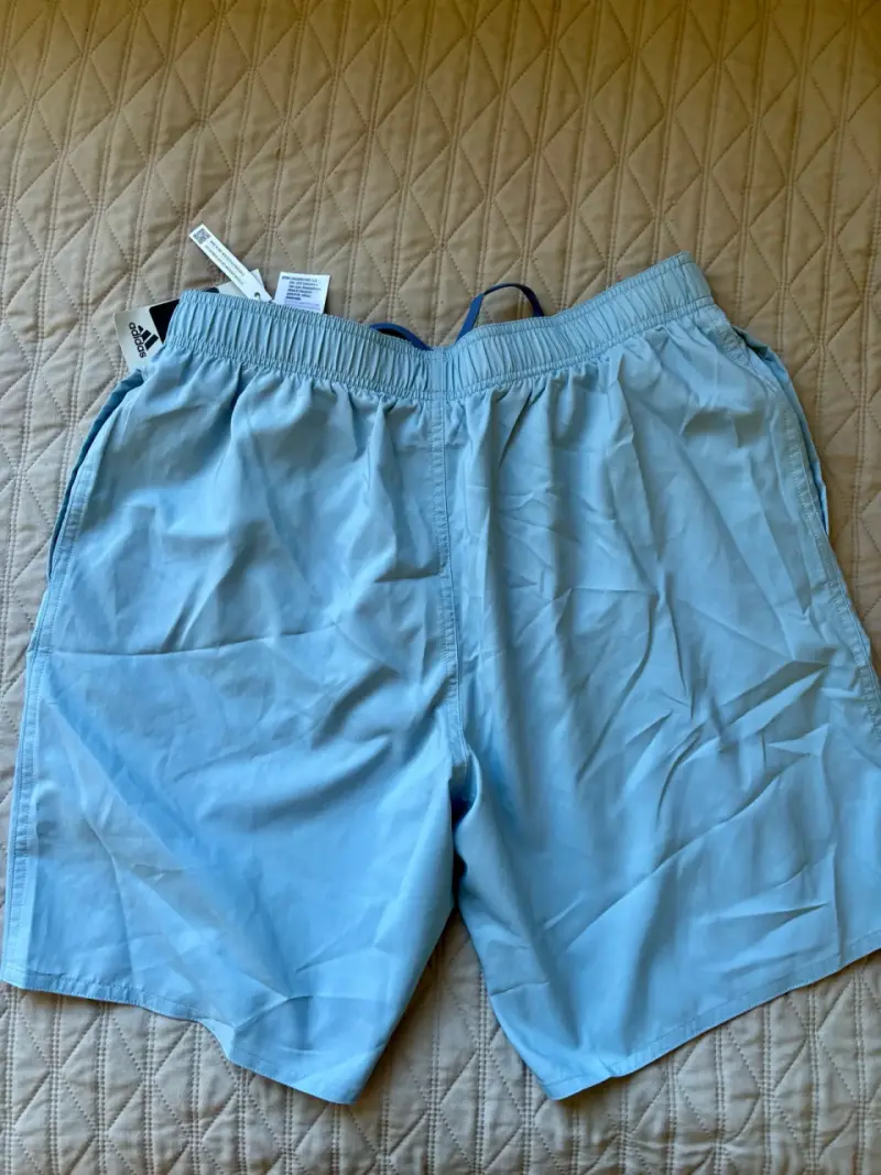 Shorts deportivos Adidas celestes nuevos - 3