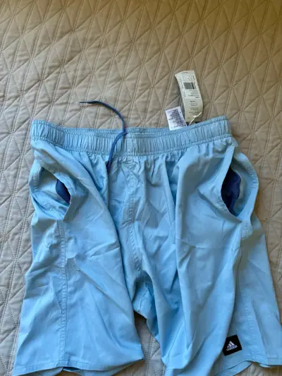 Shorts deportivos Adidas celestes nuevos - miniatura 4