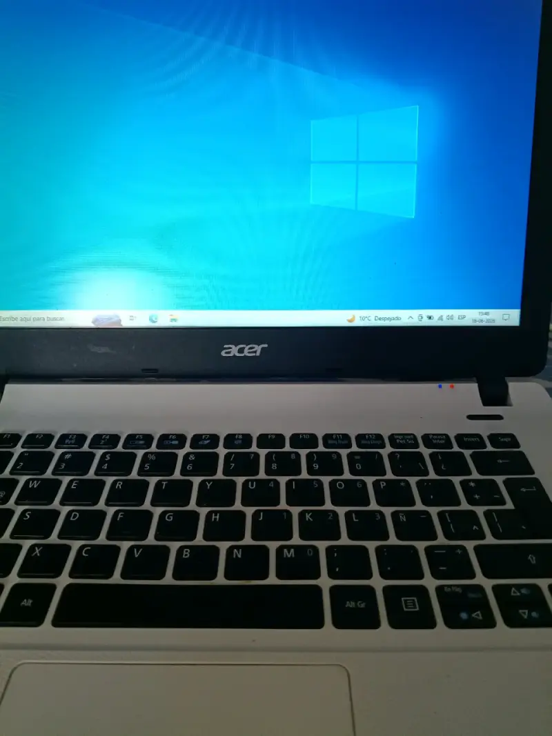 Notebook Acer con Windows 10 en buen estado - 1