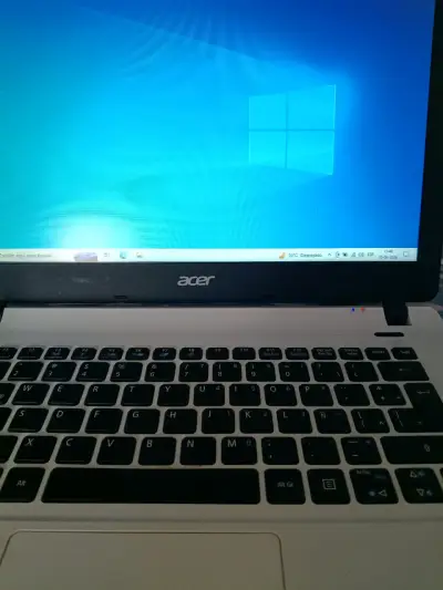 Notebook Acer con Windows 10 en buen estado - miniatura 1