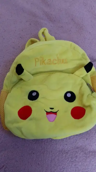 Mochila infantil Pikachu amarilla - miniatura 1