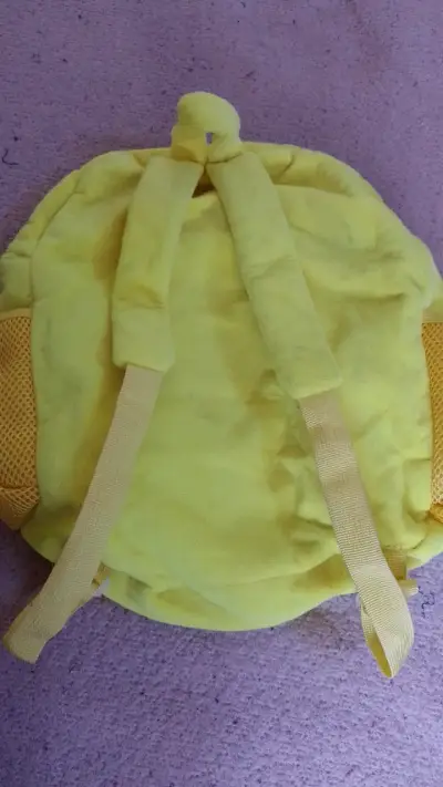 Mochila infantil Pikachu amarilla - miniatura 2