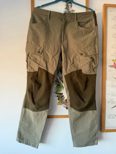Pantalones Columbia cargo color caqui - miniatura 3