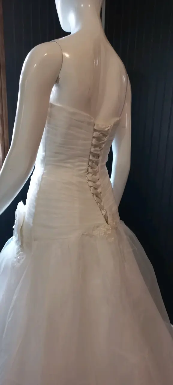 Vestido de novia blanco con corset - 3