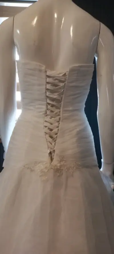 Vestido de novia blanco con corset - miniatura 4