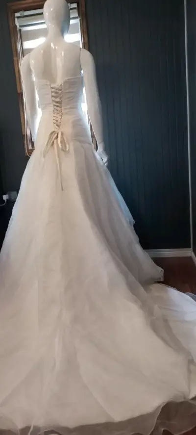 Vestido de novia blanco con corset - miniatura 5