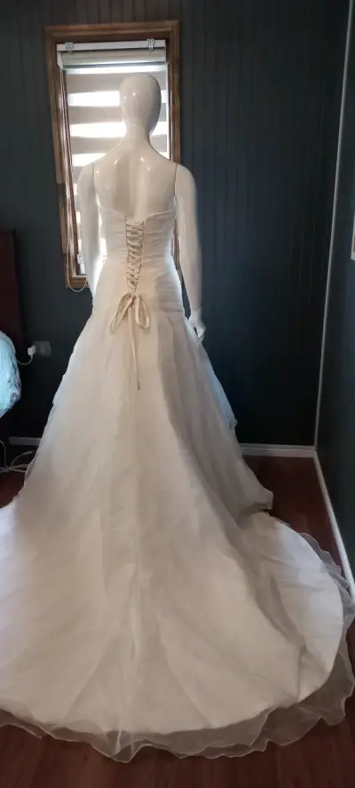 Vestido de novia blanco con corset - miniatura 6