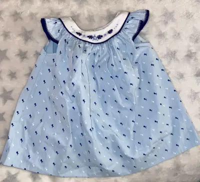 Vestido de bebé azul con bordado floral - miniatura 1