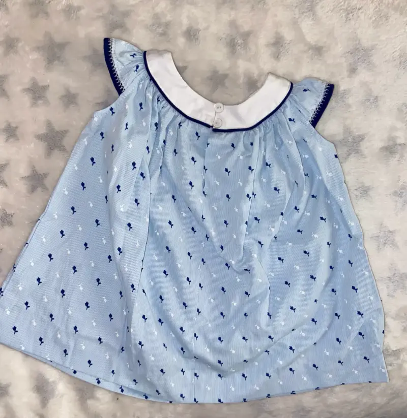 Vestido de bebé azul con bordado floral - 4