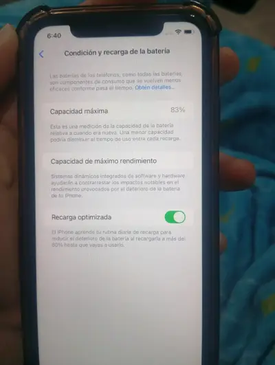 Smartphone con funda protectora negra - miniatura 4