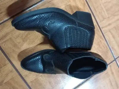 Botines negros de plataforma talla 36 - miniatura 2