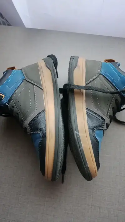 Zapatillas  niño talla 30 - miniatura 2