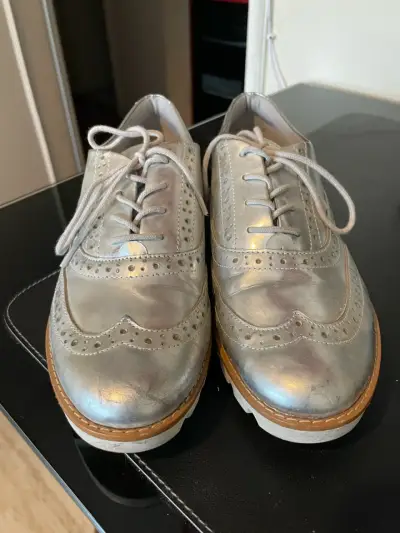 Zapatos plateados de cuero - miniatura 1