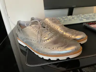 Zapatos plateados de cuero - miniatura 2