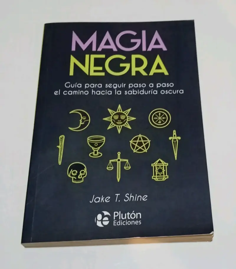 Libro Magia Negra de Jake T. Shine