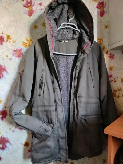 Parka verde militar  con capucha de piel sintética - miniatura 2