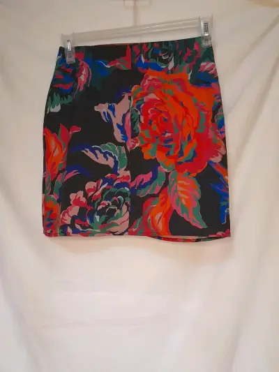 Falda corta floral multicolor - miniatura 2