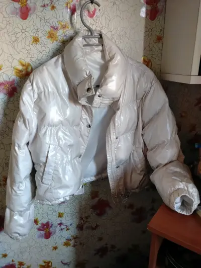 Chaqueta acolchada blanca brillante - miniatura 1